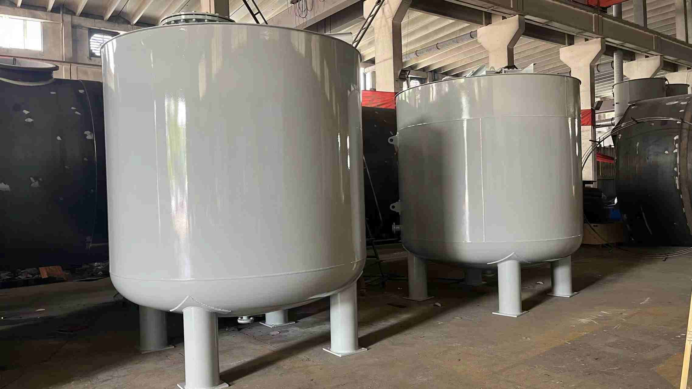 鋼襯塑儲罐防腐設(shè)備 化工容器